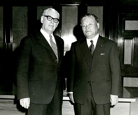 New Zealand Prime Minister Keith Holyoake (left) met with Japanese Foreign Minister Masayoshi Ohira (right), in October 1972.