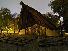 Palco de performance no parque do Palácio Mariyinsky.