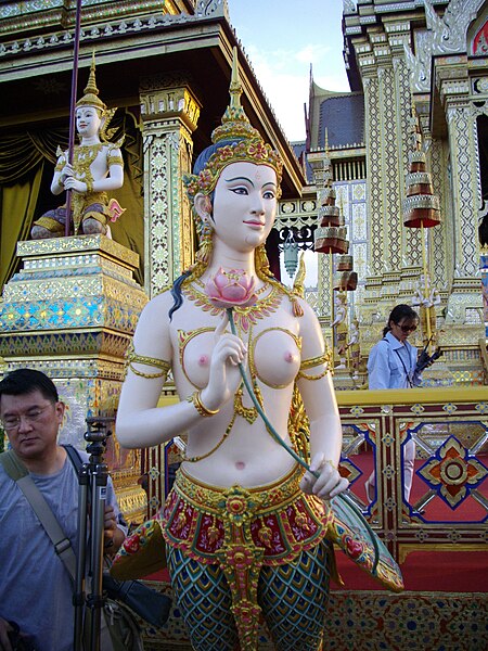 File:Kinnari at Phra Meru of HRH Princess Galyani Vadhana.jpg