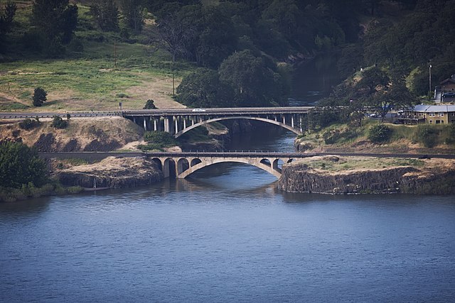 The high bridge here carries SR 14 across the Klickitat River at Lyle, Washington.