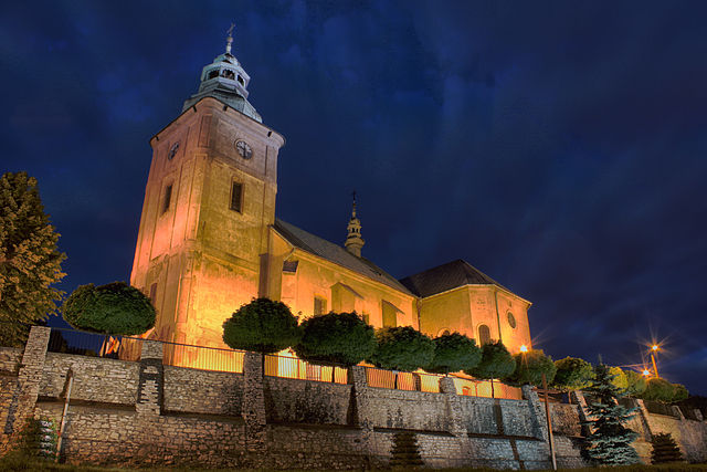 Image: Kościół Świętej Trójcy nocą