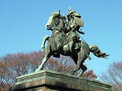 Staty av Masashige Kusunoki i Tokyos kejserliga palats, av Kōtarō Takamura (1897).