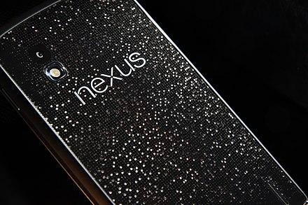 The Nexus 4's design includes a dotted glass pattern, producing a chatoyance effect.