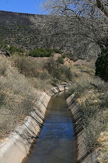 תמונה של תעלת השקיה שנמצאת בנחלת הכלל בניו-מקסיקו