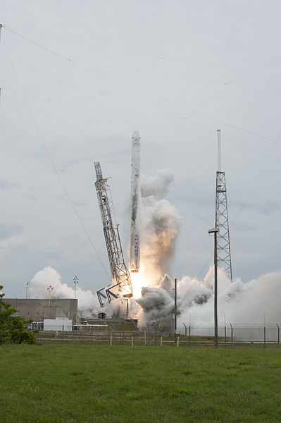 File:Launch of Falcon 9 carrying SpX CRS-3 (KSC-2014-2174).jpg