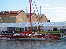 Le voilier à quai au Havre devant les visiteurs du village de la Transat Jacques Vabre