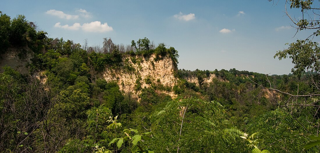 File:Le rocche del Roero (Baldissero d'Alba, Piemonte, Italia).jpg