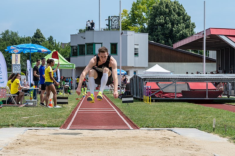 File:Leichtathletik Gala Linz 2018 triple jump Kronsteiner-6696.jpg