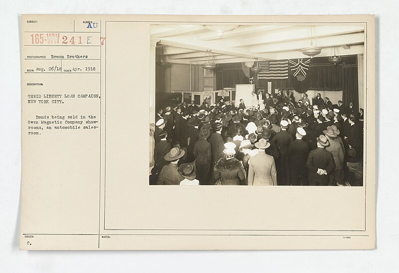 File:Liberty Bonds - Personnel - Solicitations - 3rd Campaign - THIRD LIBERTY LOAN CAMPAIGN, NEW YORK CITY. Bonds being sold in the Owen Magnetic Company showrooms, an automobile salesroom - NARA - 45492948.jpg