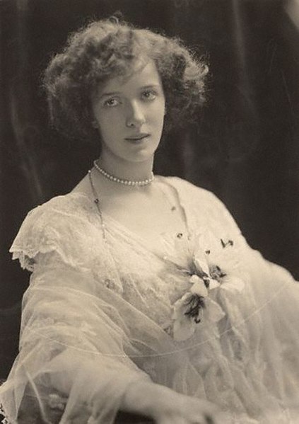 File:Lilian Paget, Marchioness of Anglesey 01.jpg