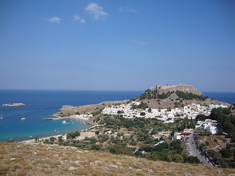 File:Lindos con acropoli e baia - panoramio.jpg