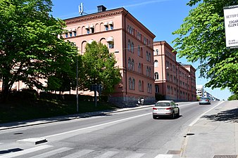 Göta livgardes före detta kaserner vid korsningen Linnégatan och Oxenstiernsgatan i Stockholm.