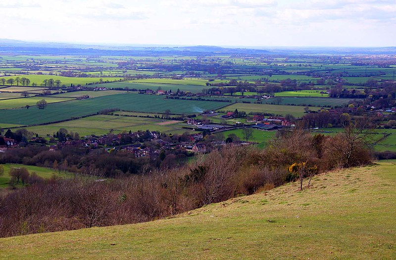 File:Looking towards Butlers Cross - geograph.org.uk - 1829584.jpg