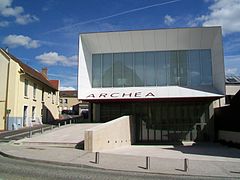 Le musée Archéa, musée archéologique du pays de France, rue de Paris.