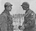 Generalerne Jamen Gavin (til højre) og Matthew Ridgway under Ardenneroffensiven, 19. december 1944