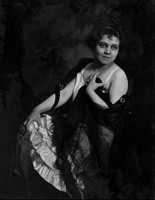 Maria Ivogün (Maria Kempner), by Franz Grainer, 1917.png