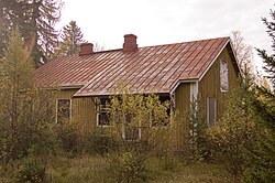 Pysäkkirakennus radan puolelta syksyllä 2009.