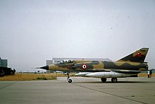 Un Mirage IIIE destiné à la force aérienne d'Abu Dhabi sur la base aérienne 125 Istres-Le Tubé le 3 juillet 1976.