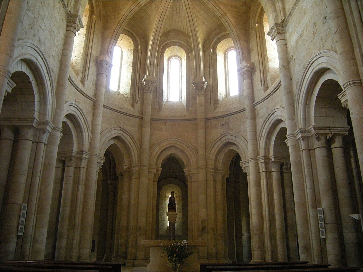 Monasterio de Santa María la Real de Gradefes (5030084375).jpg