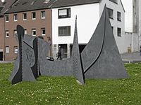 Pointes et Courbes (1970) Skulpturengarten Museum Abteiberg, Mönchengladbach