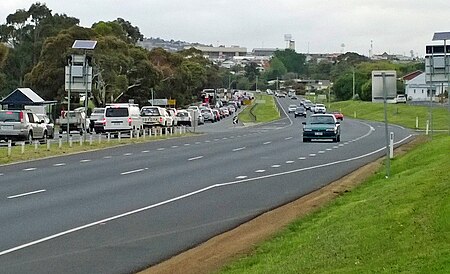 Congestion on the Brooker Highway at Montrose during roadworks to upgrade the Elwick Rd and Howard Rd intersections between early 2016 and mid-2017. Morning-rushhour-brooker-hwy(extreme closeup).jpg