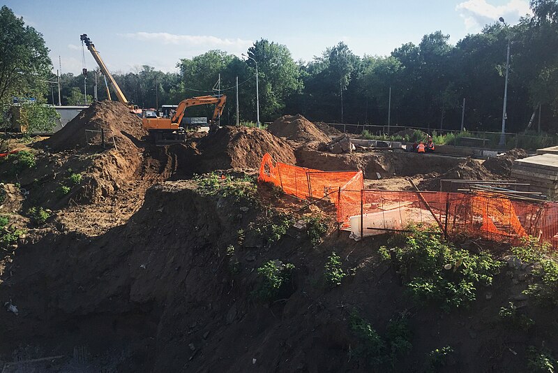 File:Moscow, road construction along Volokolamskoye Schosse (30684370264).jpg