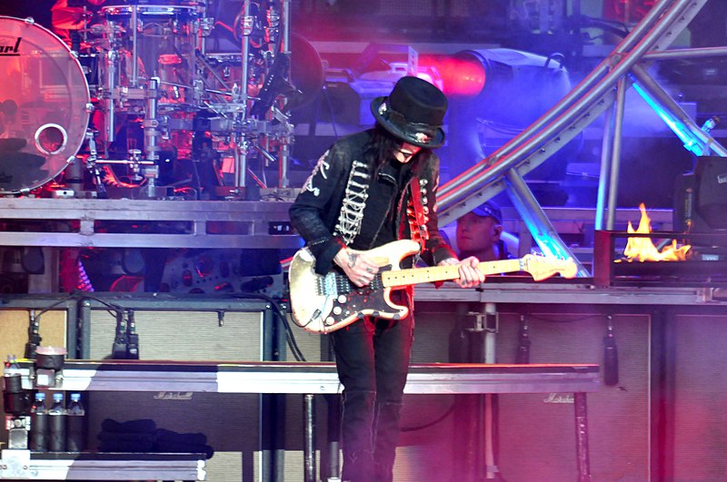 File:Motley Crue -DSC 1262- 8.29.12 (7895136710).jpg