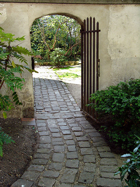 File:Musée de Montmartre 1, Paris July 13, 2006.jpg