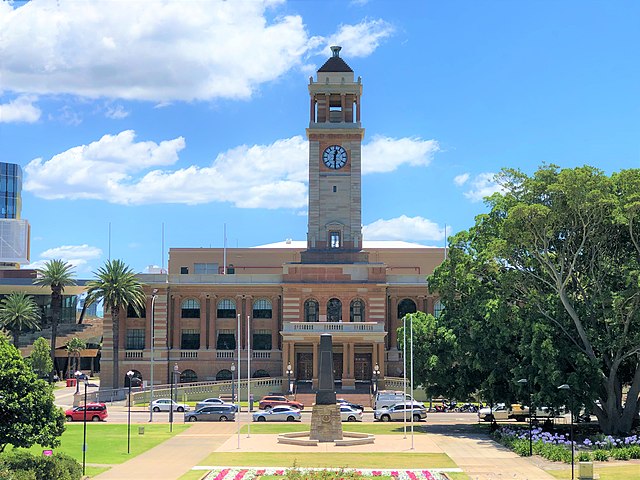 Image: Newcastle Town Hall   50732203368