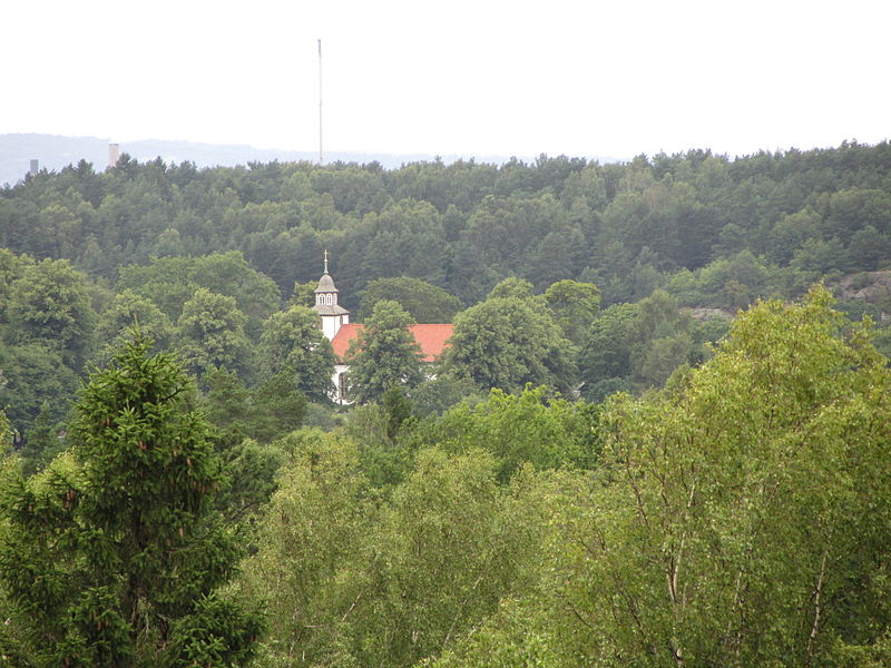 File:Norums kyrka på avstånd 13.JPG