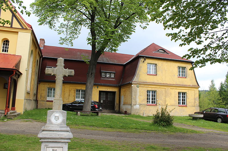 File:Nové Město pod Smrkem, evangelický kostel, střední trakt.jpg