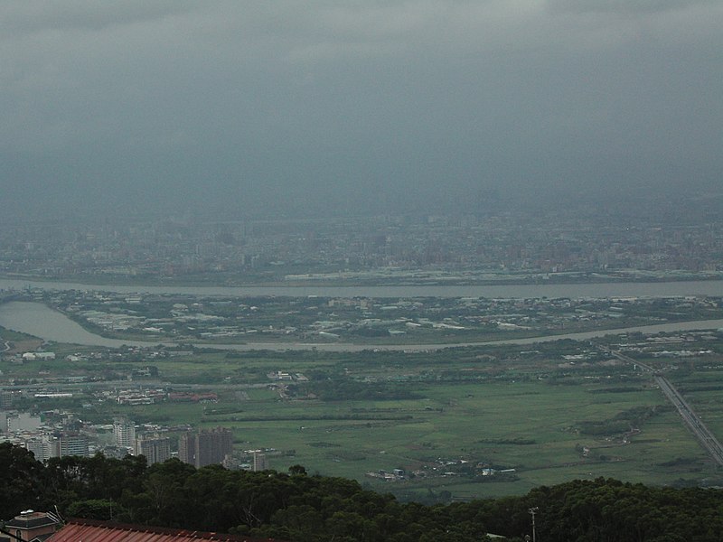 File:October 2005 landscape in Taipei 2.jpg