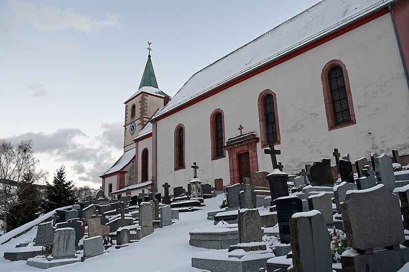 File:Oderen, Saint-Nicolas et cimetière.jpg