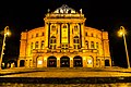 Opernhaus Chemnitz bei Nacht Froschperspektive.jpg