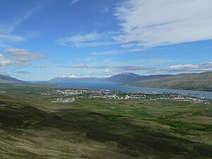 Akureyri with the Eyjafjörður, Kaldbakur on the other bank out of the fjord left.