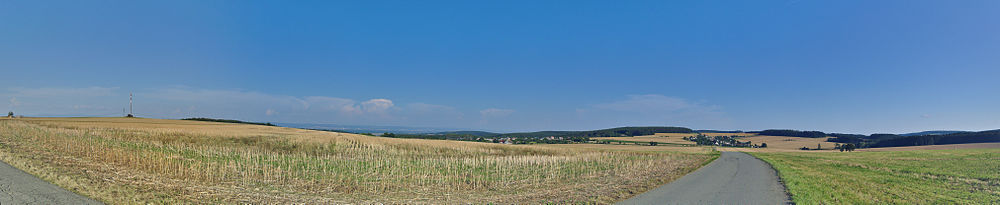 Panorama vido al Slavětín, Ješov kaj Hanakio