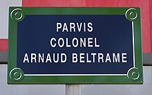220px-Parvis_gare_Versailles-Chantiers%2C_plaque dans Calomnie
