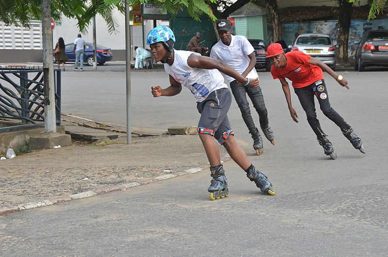 File:Patineur à Douala 17.jpg