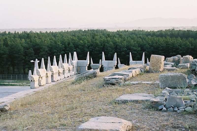 File:Persepolis-horn shaped stones.jpg