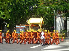 Elaborate royal Thai Wo, "phraw`siiwikaakaaycchn" (Phra Wo Si Wika Kan) Phra Wo Siwikakan after the royal funeral procession of Bejaratana Rajasuda.jpg