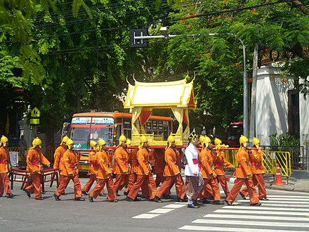 Elaborate royal Thai Wo, "พระวอสีวิกากาญจน์" (Phra Wo Si Wika Kan)