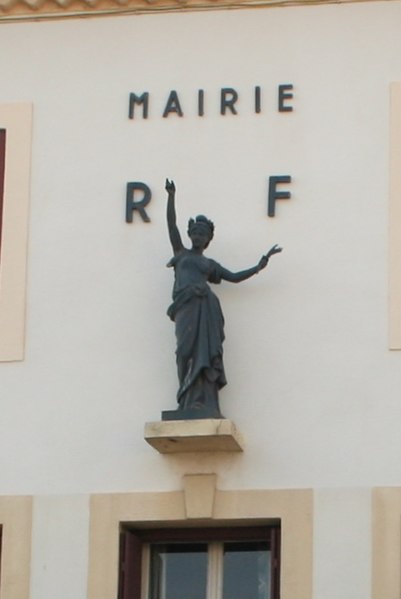 File:Pinet mairie (cropped).JPG