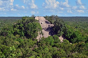 Pyramides de Calakmul.JPG