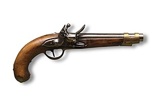 Pistolet à silex utilisé lors des guerres de la Révolution française. (définition réelle 4 624 × 3 083)