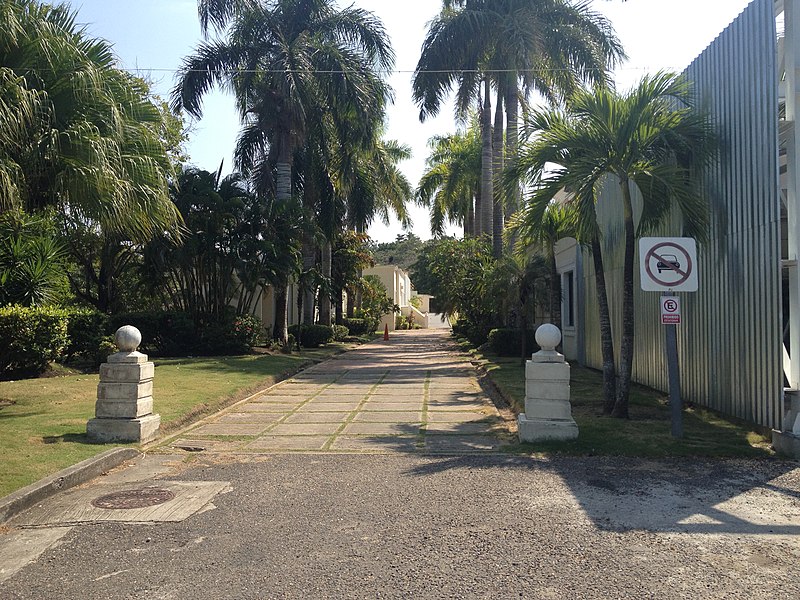 File:Planta de tratamiento de aguas de cartagena - panoramio.jpg