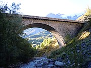 Le pont sur le Maurian, sur lequel passe l'actuelle RD 1091, entre La Grave et Villar-d'Arêne.