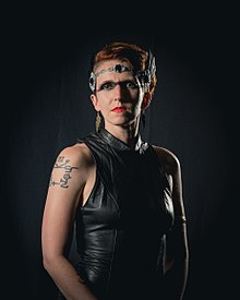 Potret photoshoot di Worldcon 75, Helsini, sebelum Hugo Awards – Brooke Bolander.jpg