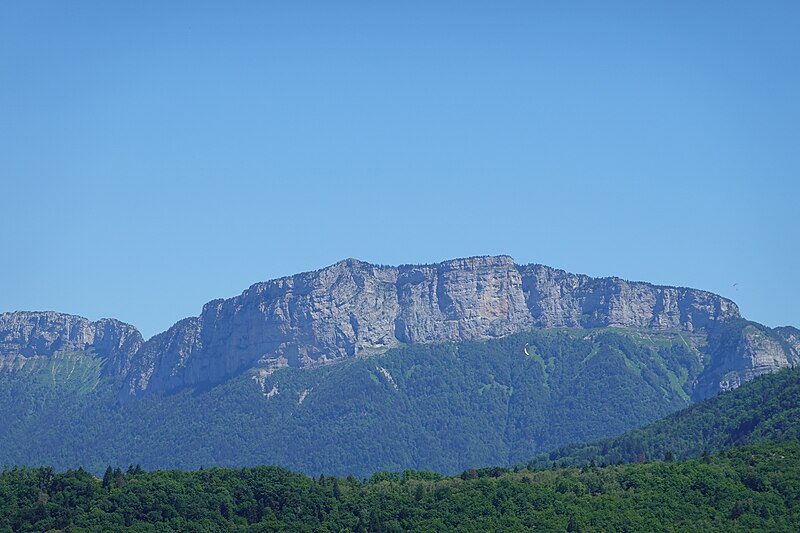 File:Pyramide du Parmelan @ Saint-Jorioz (50471196541).jpg