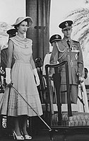 Queen Elizabeth in Aden 1954.jpg