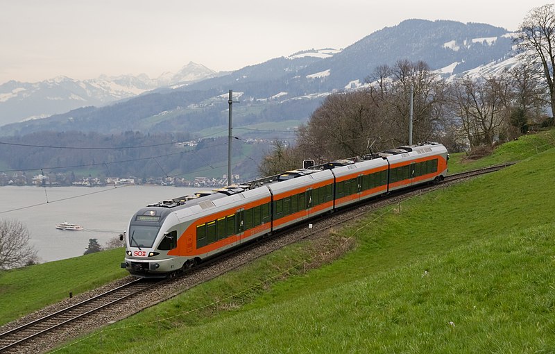 File:RABe 526 FLIRT der Südostbahn.jpg